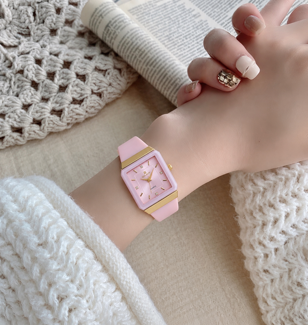 PREMIUM Gold-Tone Ladies Watch