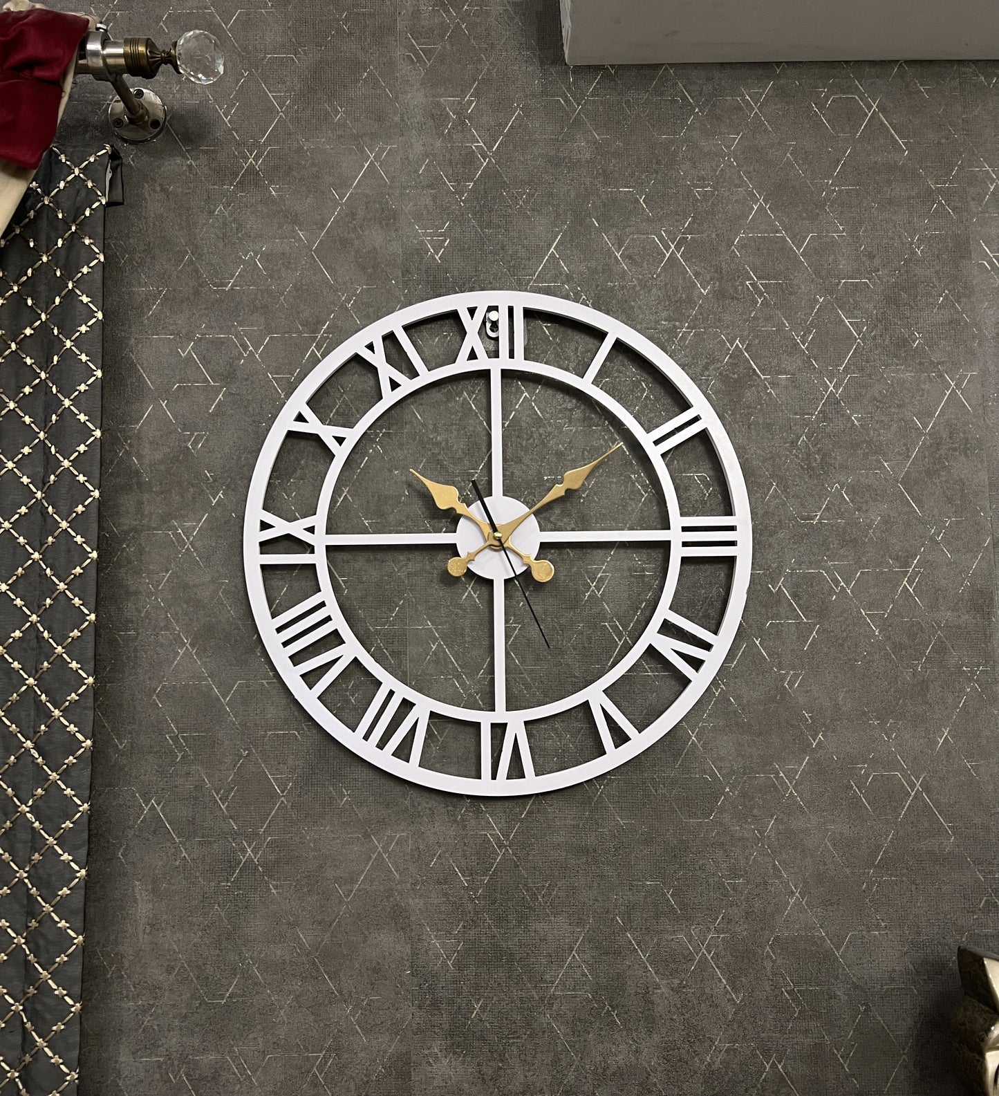 Enrose Premium 15/18 Inch Metal Wall Clock with Roman Numerals for Living Room, Office, Bedroom Decore – Silent Movement Non-Ticking